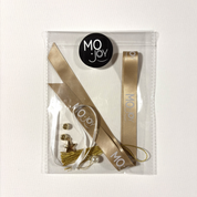 DIY boekenlegger knutselpakket, in goud wit variant van MO-JoY. Leuk om te maken, leuk om te gebruiken en leuk om een ander cadeau te geven! Je ontvangt een totaalpakket inclusief uitleg. Kijk op mo-joy.nl