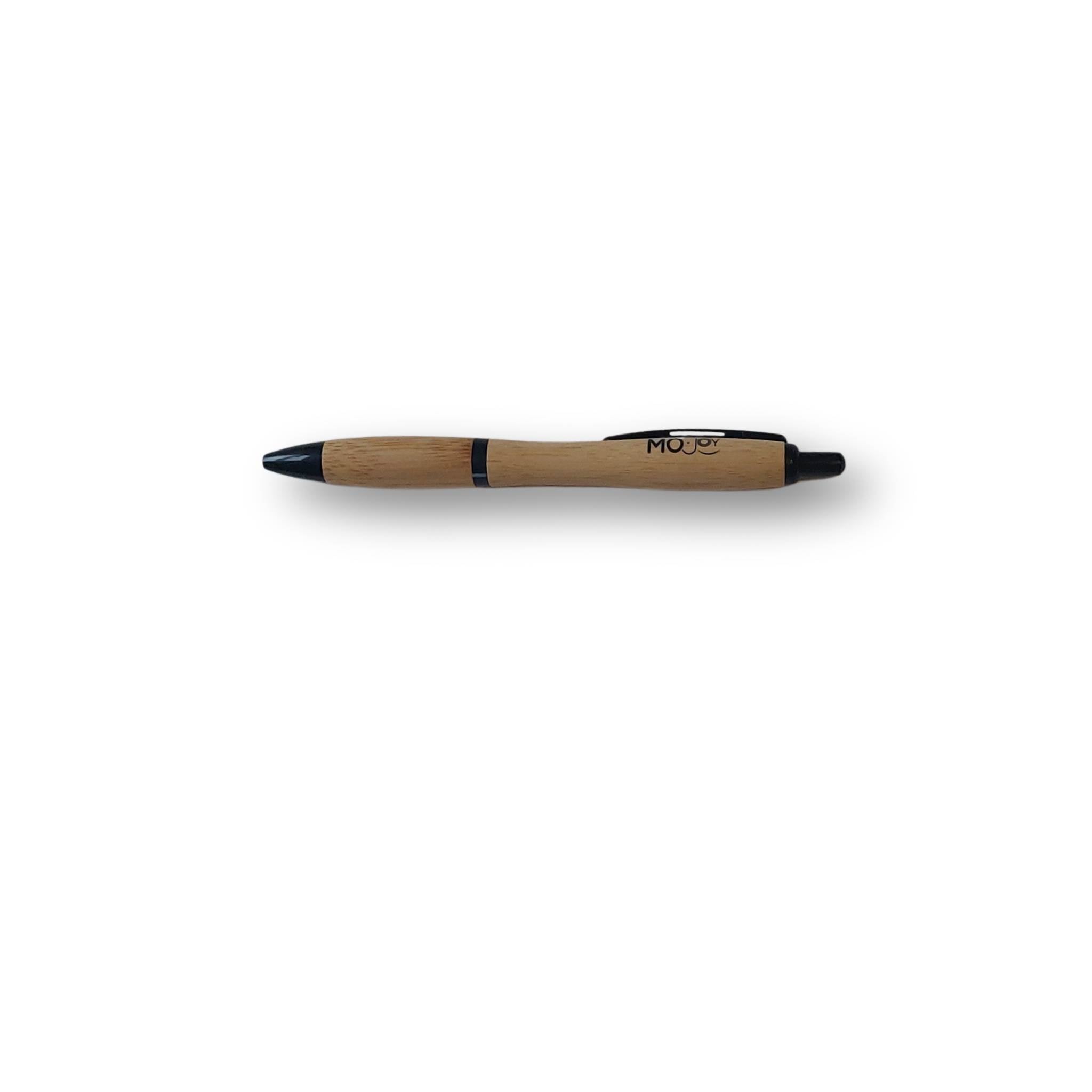 Pen van MO-JoY - licht goed in de hand, schrijft prettig, hout met zwarte accenten