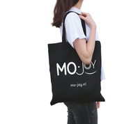 katoenen totebag zwart, stijlvolle schoudertas, cadeau voor vrouwen, duurzame tas met logo - koop nu op MO-JoY.nl

